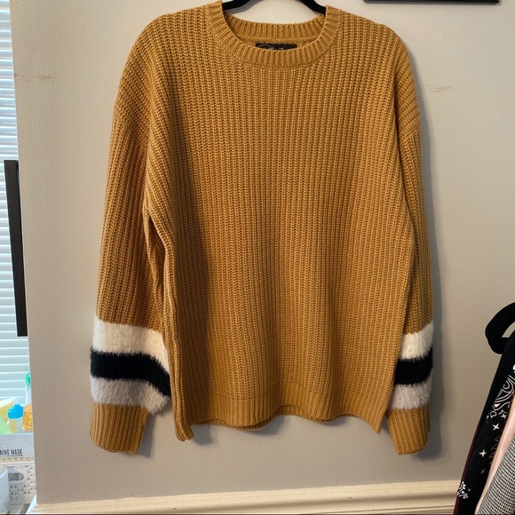 Forever 21 Sweaters - 🚫🚫sold🚫🚫🌼Tan Sweater